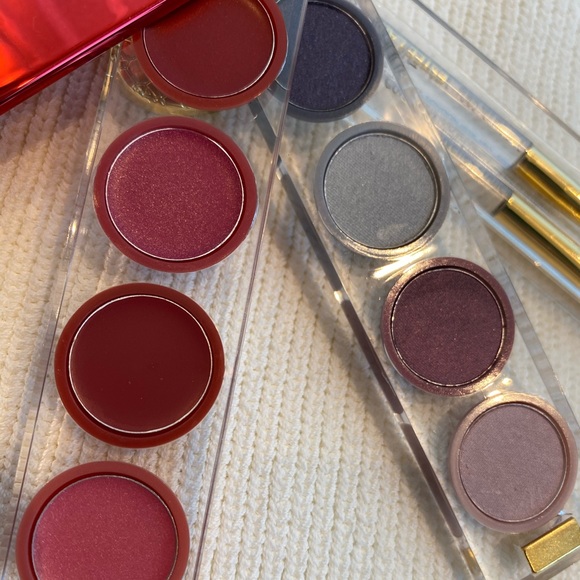 Estée Lauder makeup and brush set - Picture 2 of 4